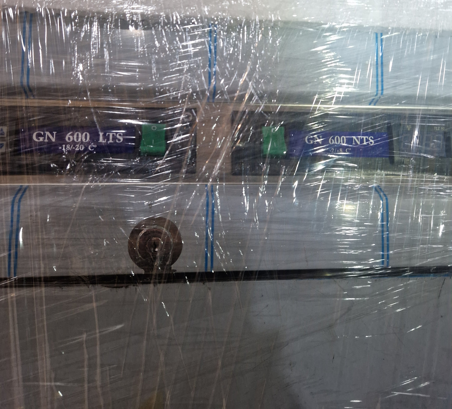 Nytt Kyl/Frysskåp med dörrar